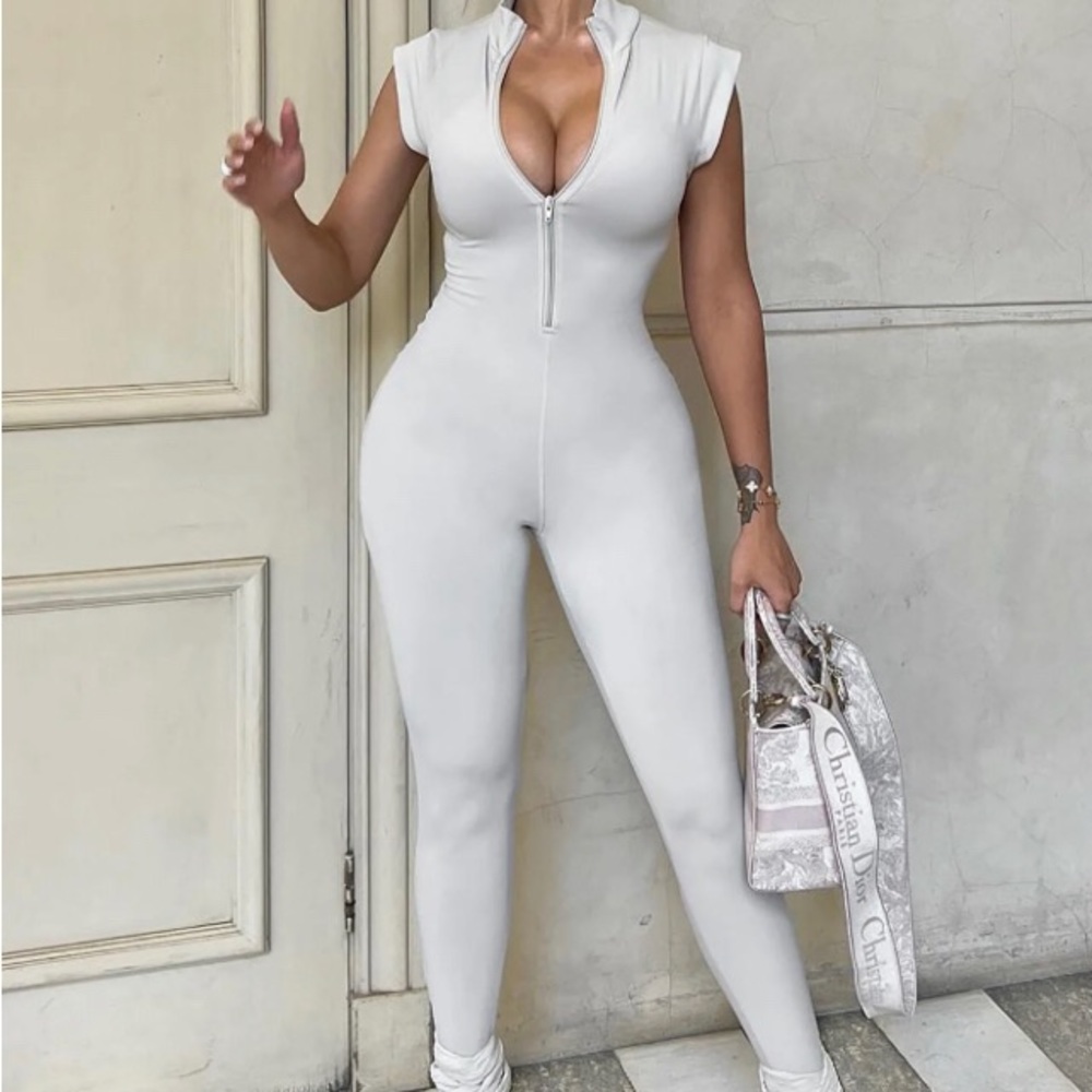 sexy gorgeous jumpsuit price firm